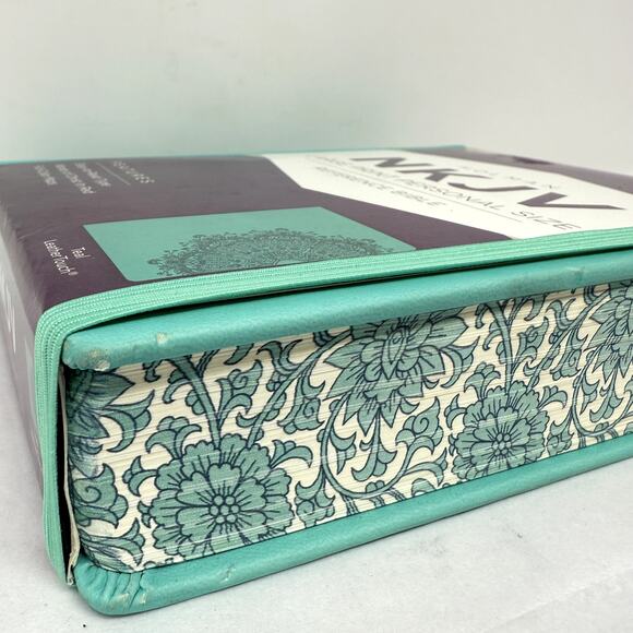 Holman NKJV Large Print Personal Size Reference Bible Teal Floral Edge New *flaw - Picture 5 of 5
